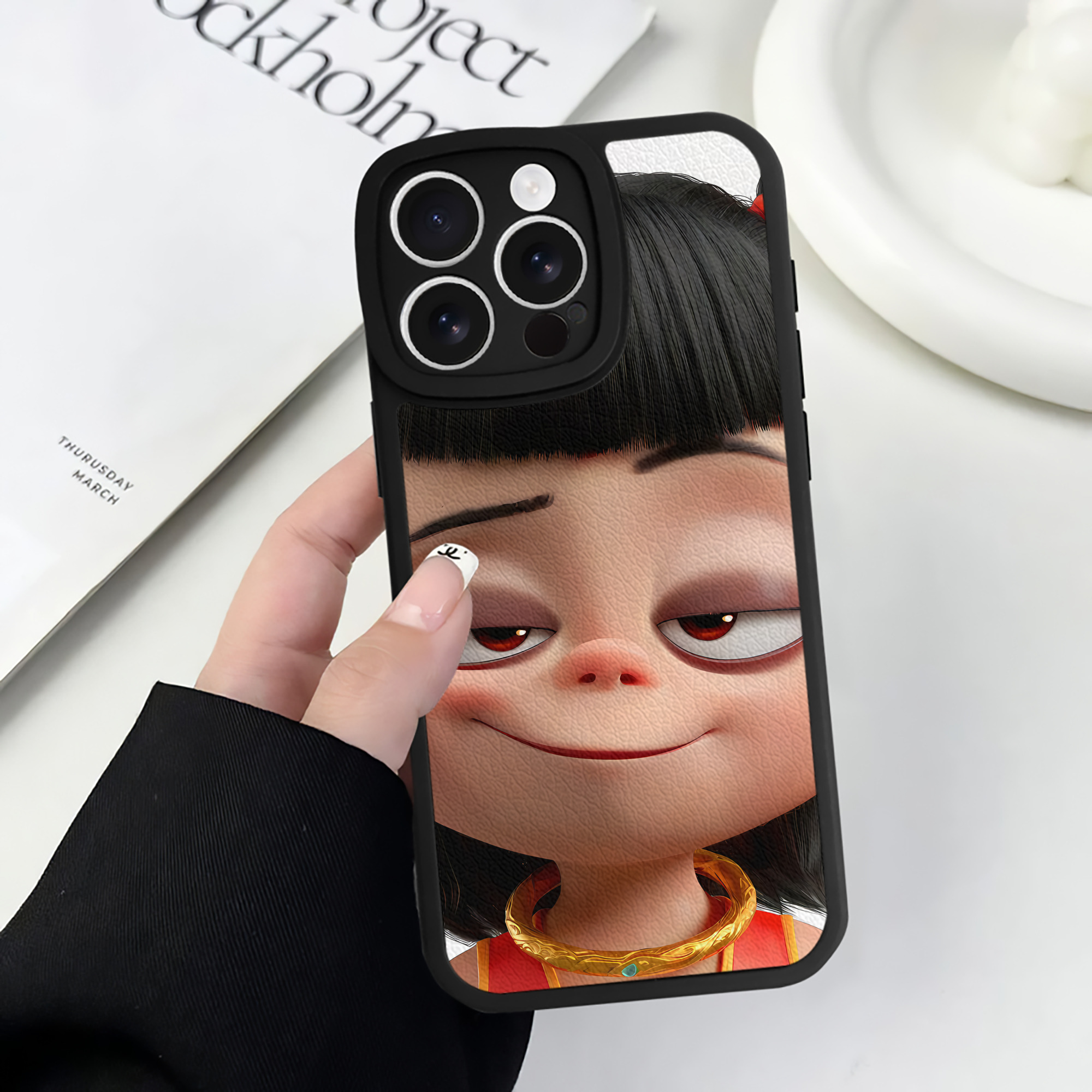 （画像用） Ne Zha 2 ナタ 魔童の大暴れ 【iPhone 16シリーズ対応】シリコンスマホケース（レザー調） 材質：シリコン